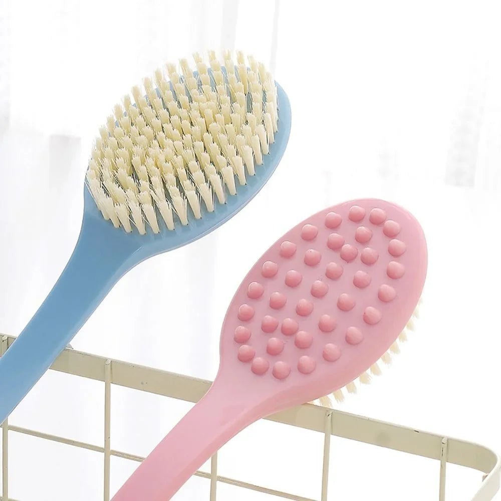 Brosse exfoliante pour le corps avec long manche pour la douche