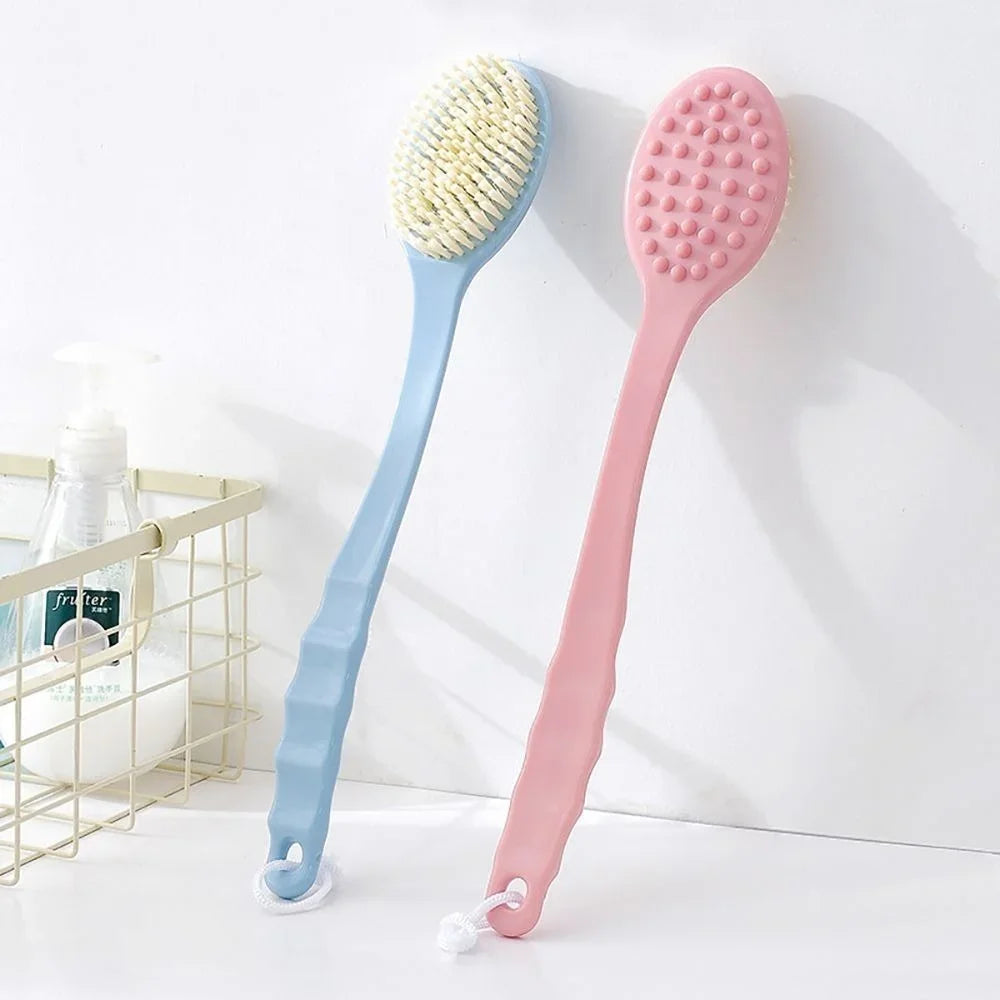 Brosse exfoliante pour le corps avec long manche pour la douche